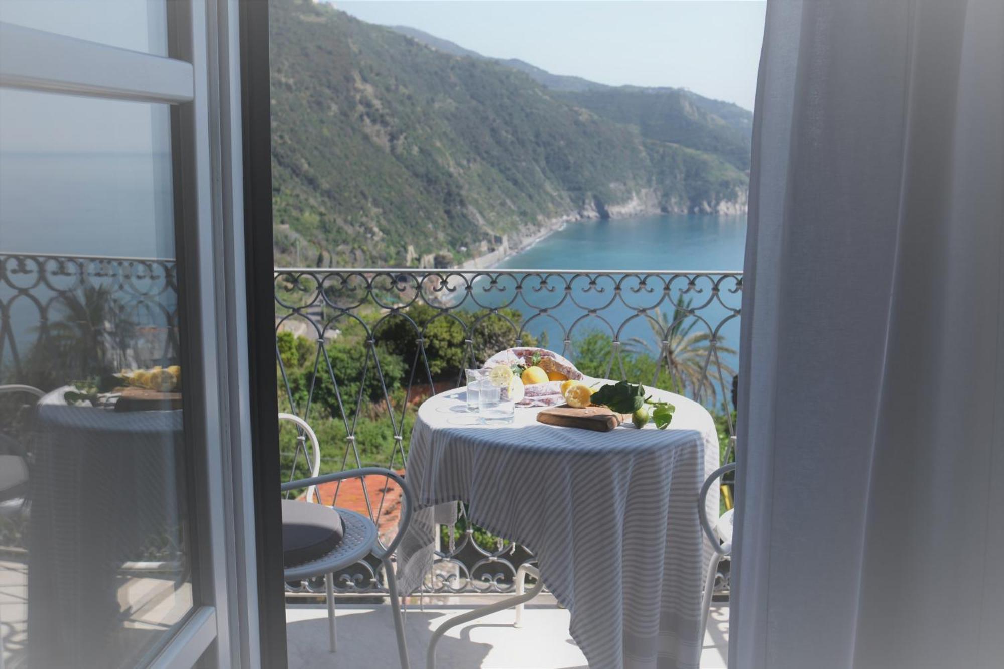 My Place Your Place Corniglia Exterior foto